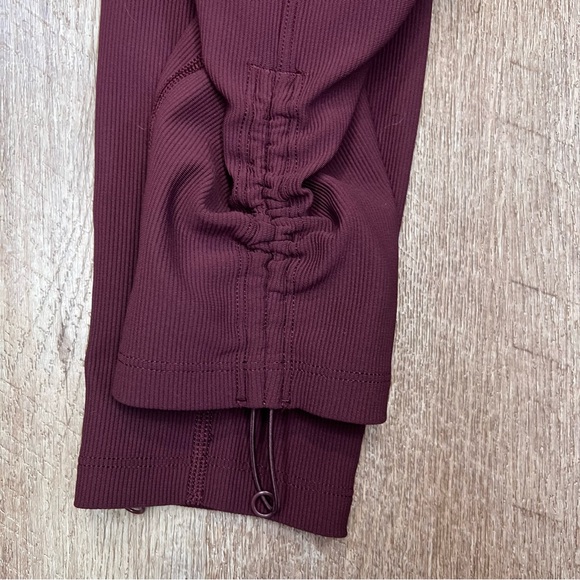 Lululemon • Trail Trekker High-Rise Tight 25" in Cassis Size 2 - Picture 10 of 13